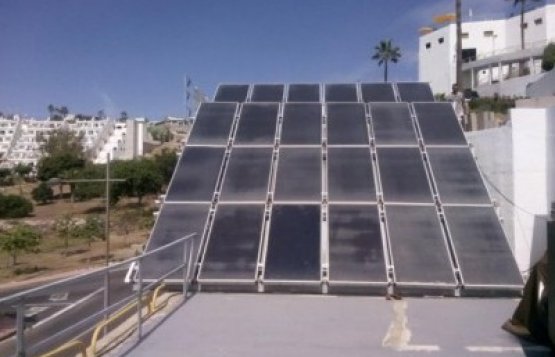 SOLAR TÉRMICA 120 PANELES PARA ACS Y CLIMATIZACIÓN DE PISCINAS