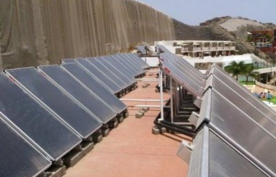 SOLAR TÉRMICA 120 PANELES SAN BARTOLOME DE TIRAJANA